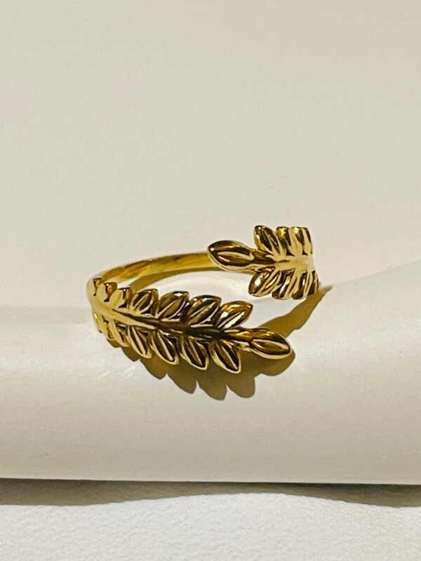 GOLDEN LEAF RING