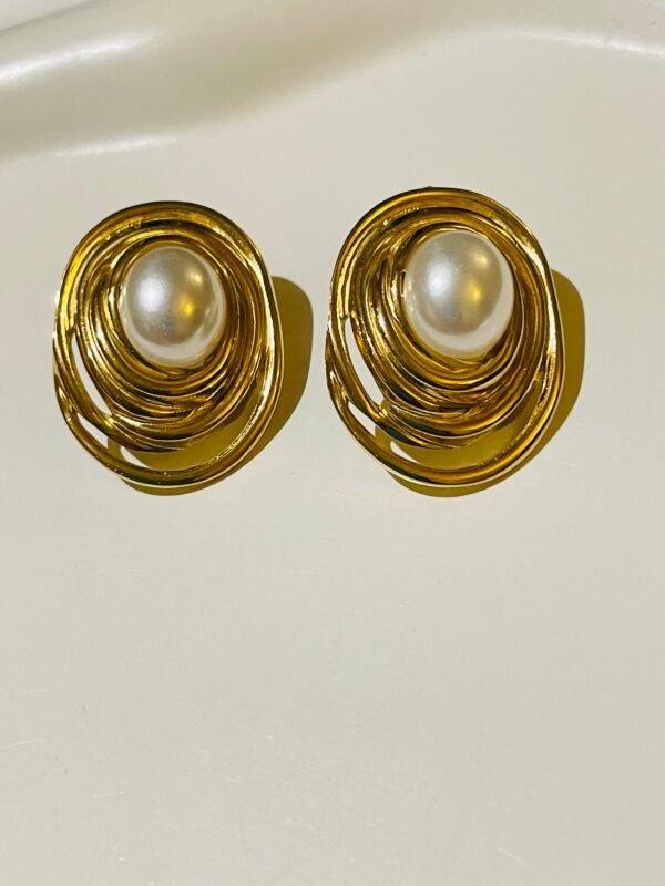 SWIRL STUDS WITH PEARL - Image 2